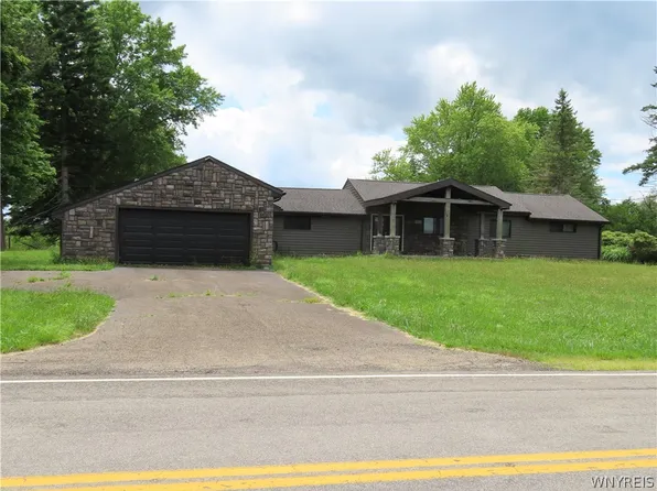 1357 Sturgeon Point Rd, Angola, NY 14047