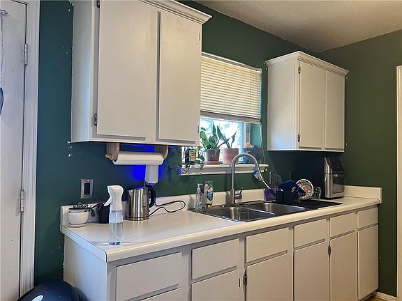 3rd image of 2205 Quarry Dr