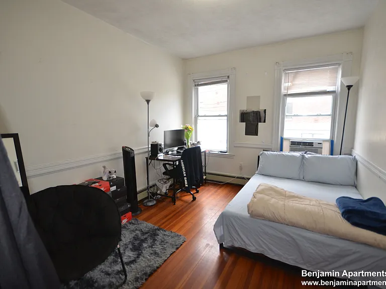 77 Walnut St #2 — Photo 4