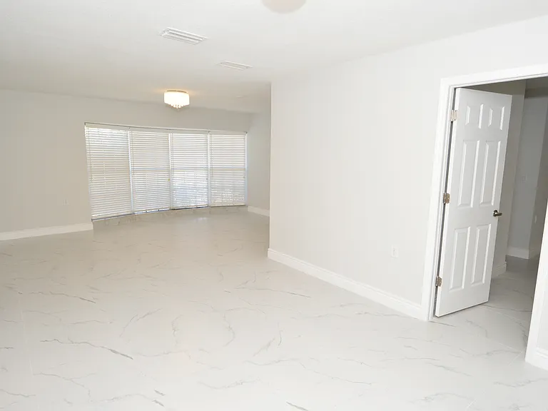 3947 Venetian Way — Photo 11