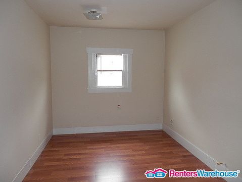 3rd image of 4517 S Union Ave