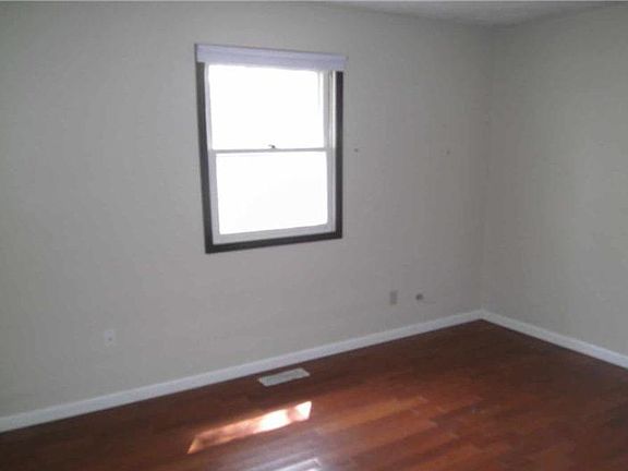 4th image of 7937 Rockridge Ct