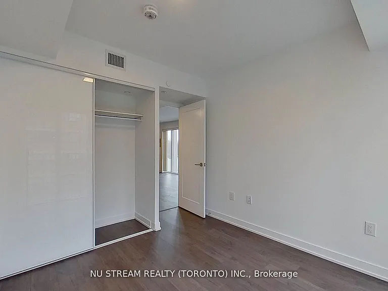 50 McCaul St #405 — Photo 20