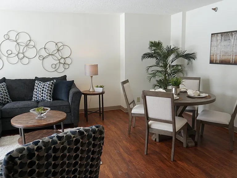 Kensington Place Apartments — Photo 3