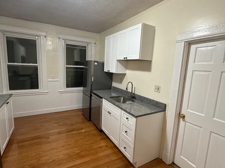 447 Park Dr #B — Photo 6