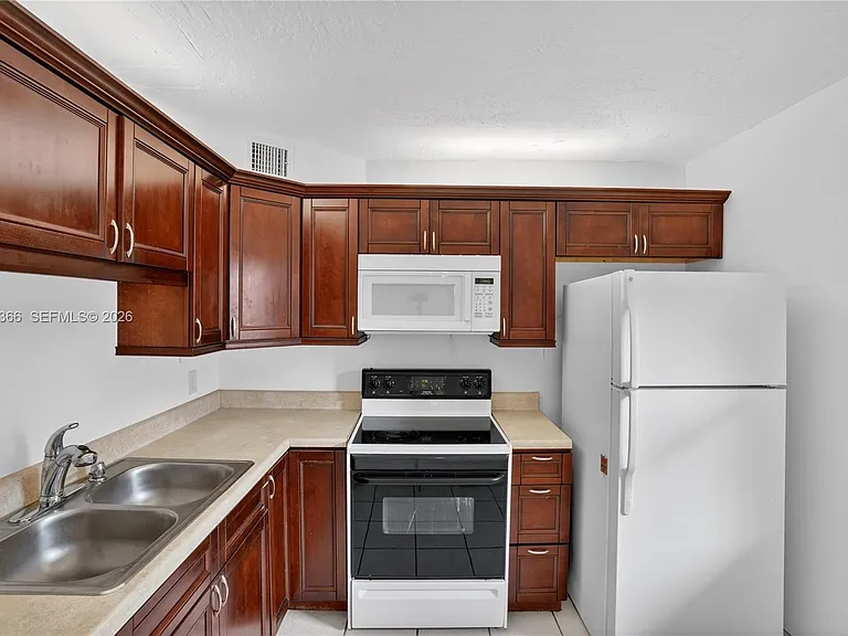2821 Somerset Dr #317 — Photo 5