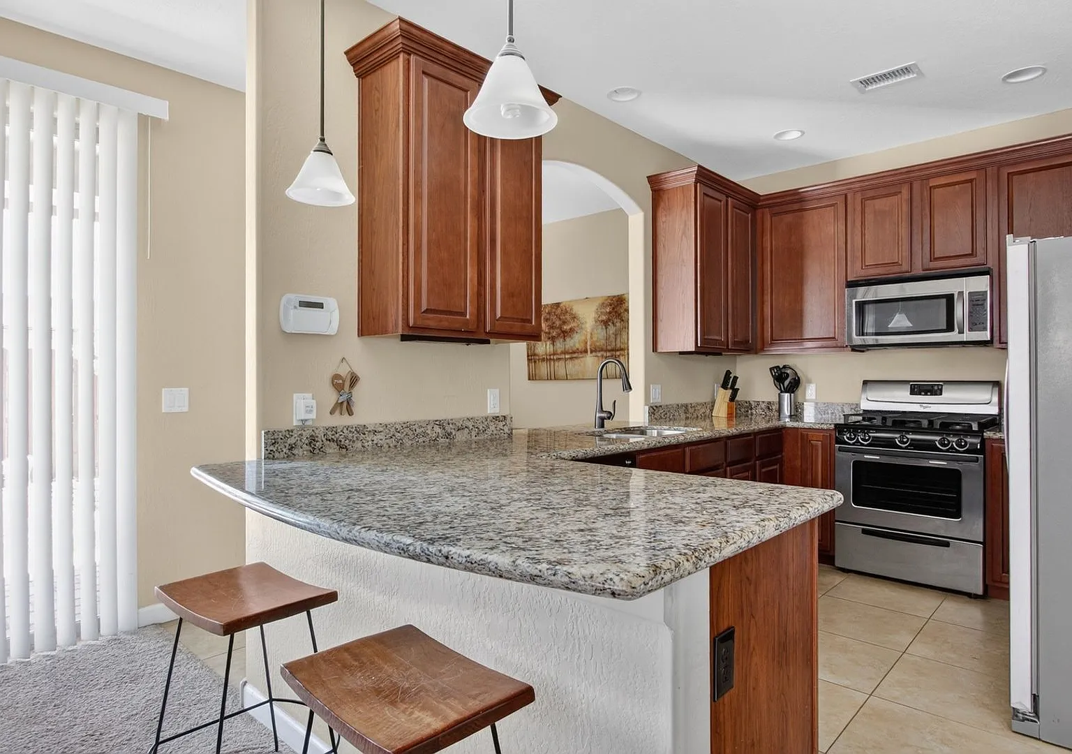 Gorgeous townhome near NAU — Photo 2