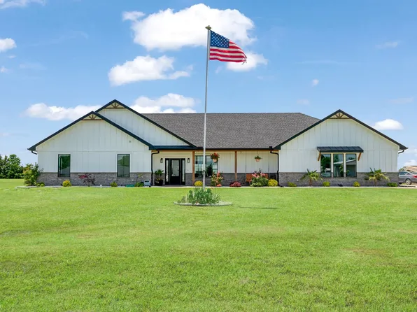 176 Private Road 33082, Sumner, TX 75486