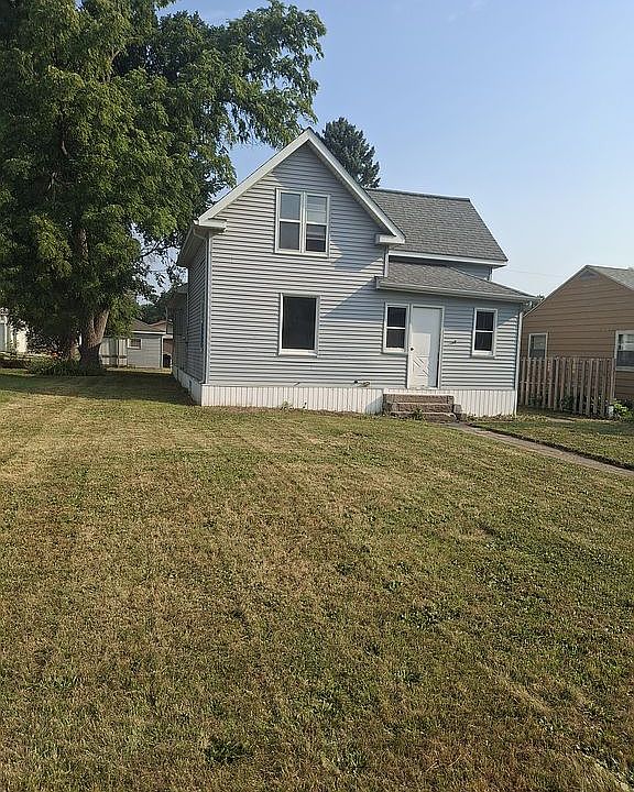 1st image of 306 5th Ave W