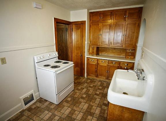 4th image of 3120 37th Ave S