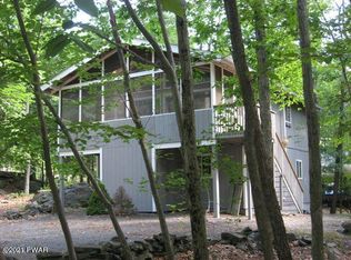 801 Boulder Ct S, Hawley, PA 18428