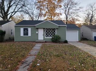 2052 N Green Rd, Cleveland, OH 44121