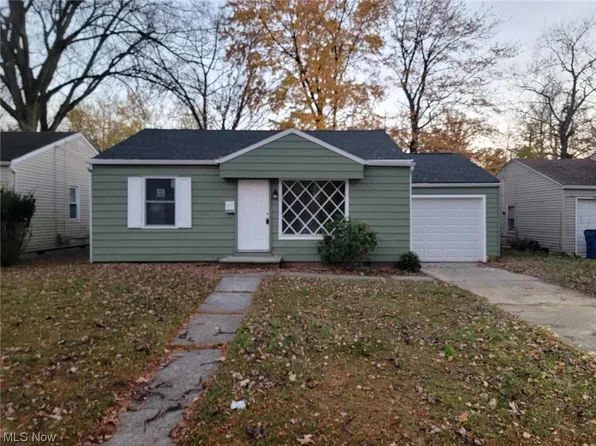 2052 N Green Rd, Cleveland, OH 44121
