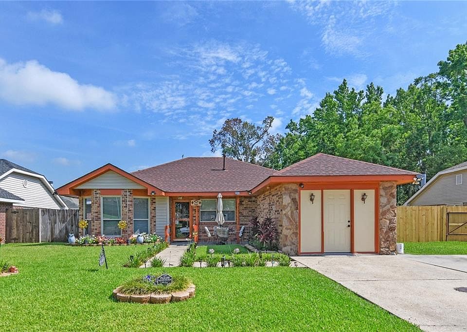 1st image of 2944 Laurie Ln