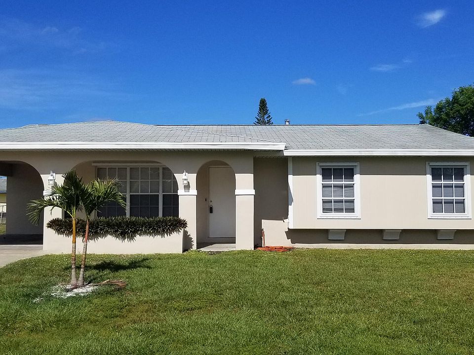 1st image of 249 NE Camelot Dr