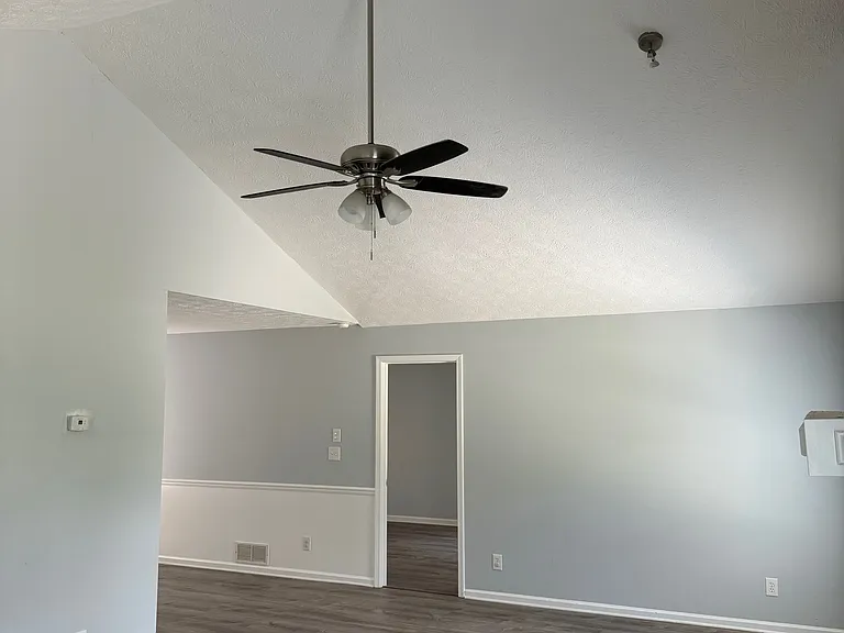2131 Grayfield Dr — Photo 7