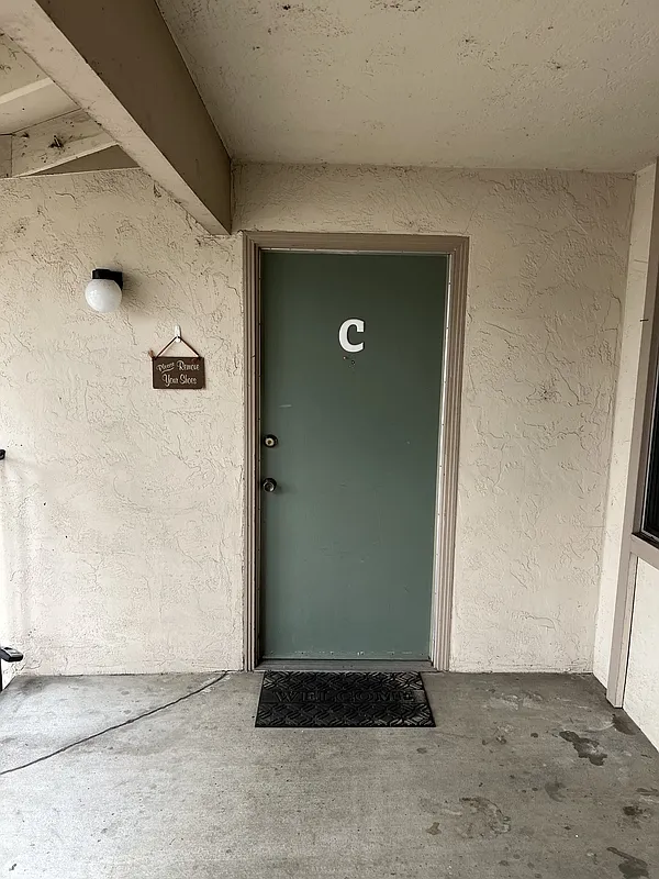 2 bed, 1.0 bath, 781 sqft, $1,900 — Photo 1