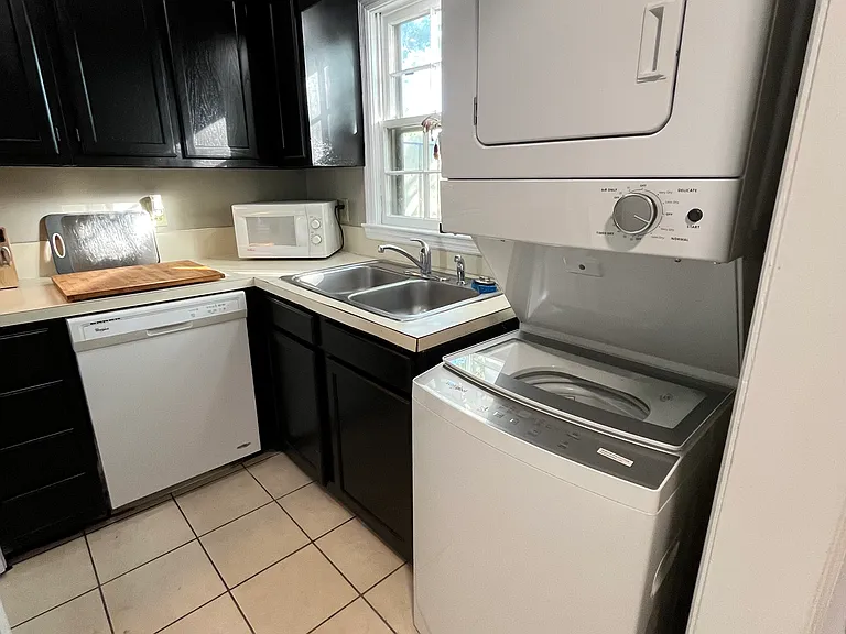 511 Saint Charles Ct — Photo 11