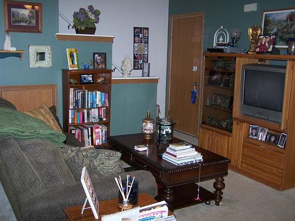 4th image of 304 E Ottawa St #306