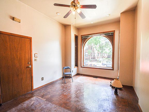 3rd image of 611 E 50th Pl