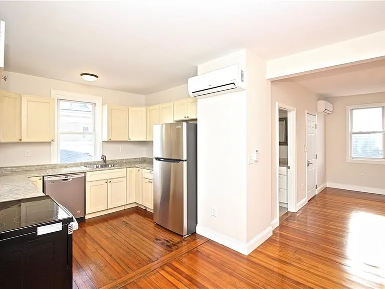 668 Thames St #2 — Photo 18