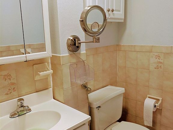 4th image of 65 1/2 Jefferson Ave #3