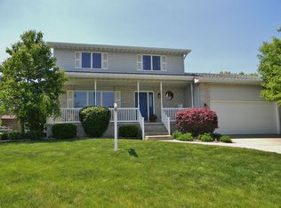 611 Redbud Ln, Lowell, IN 46356