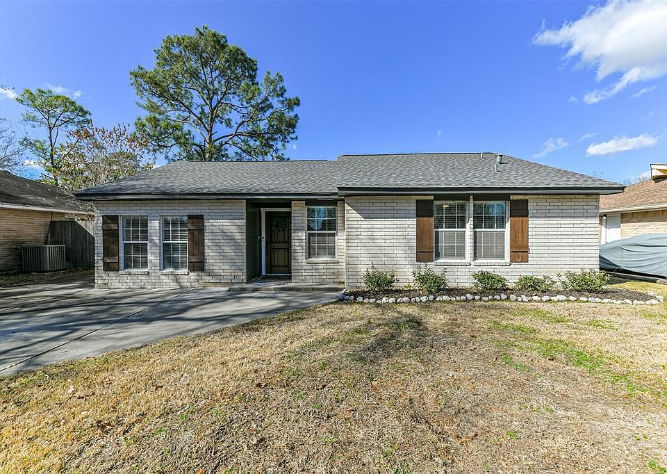 1st image of 802 Mary Ann Dr