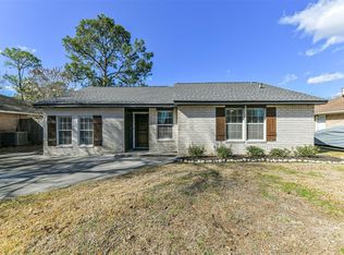 802 Mary Ann Dr, Friendswood, TX 77546