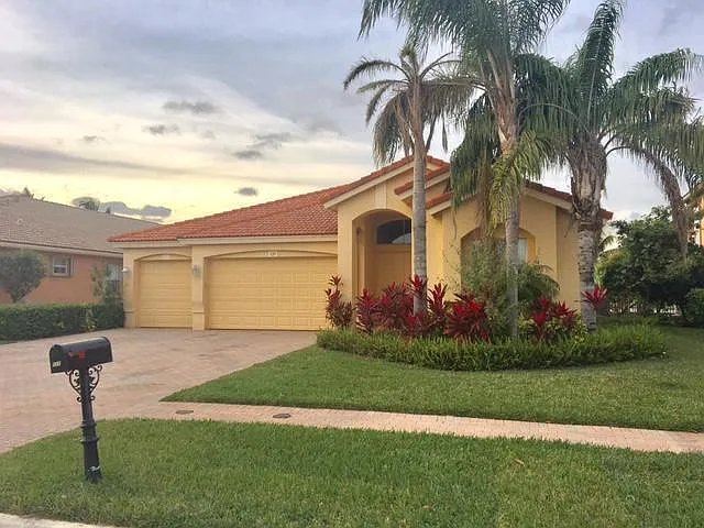 121 Tuscany Dr — Photo 2