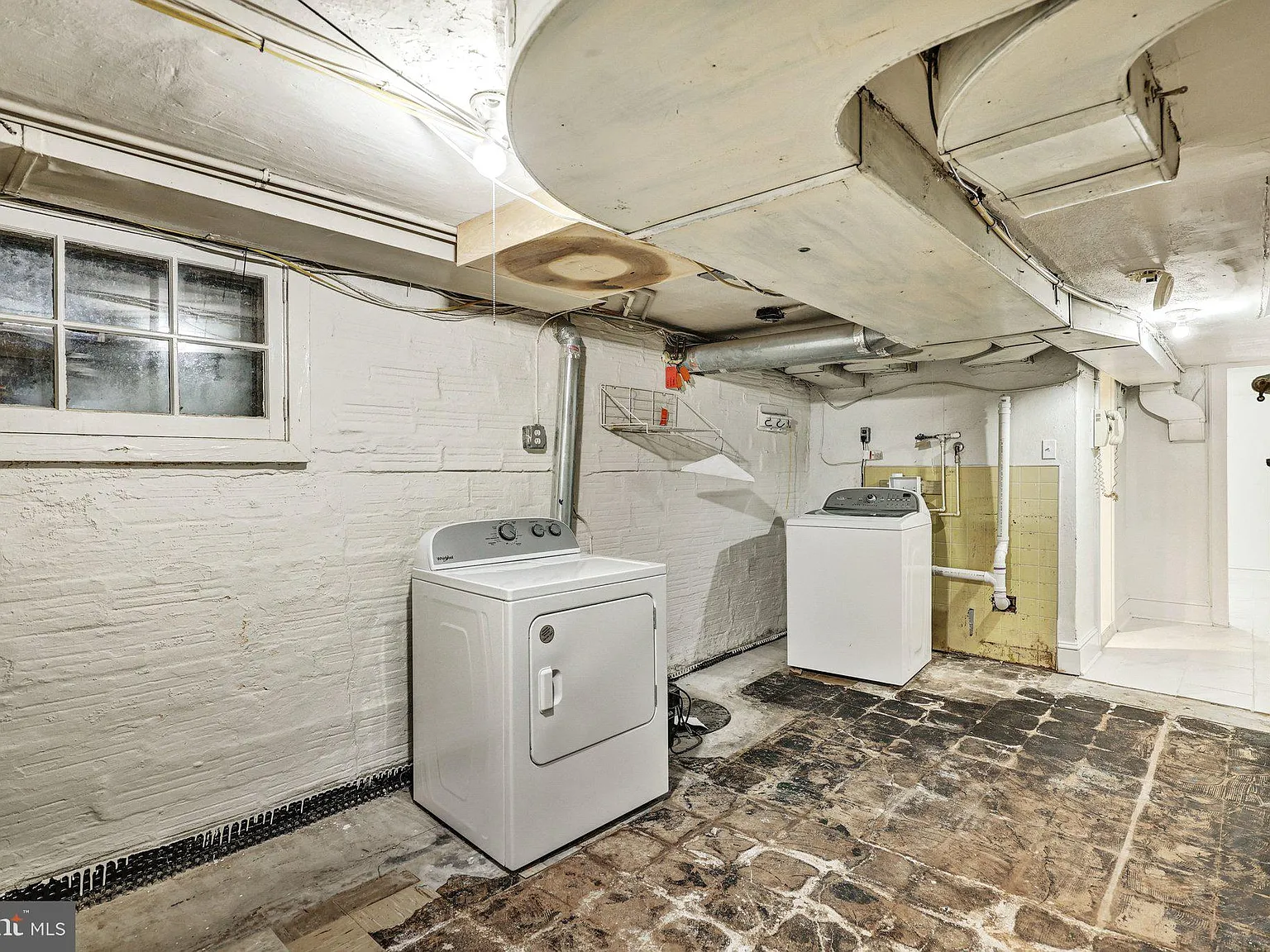 3 bed, 3.0 bath, 1746 sqft, $5,000 — Photo 2