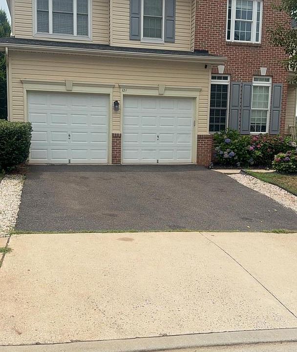 1st image of 121 King Edward Ct