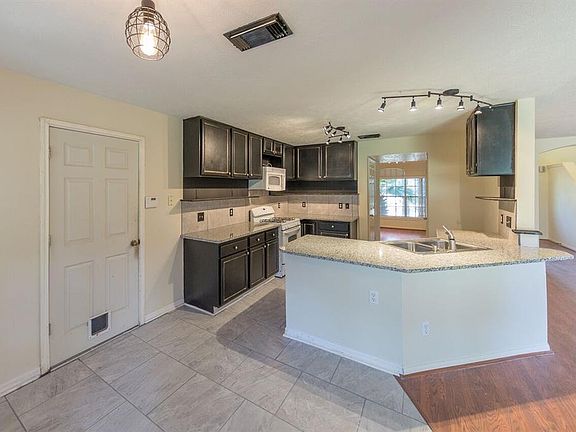 4th image of 1002 Majestic Cove Ct