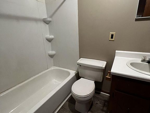 5th image of 1324 Hillcrest Ave APT 4