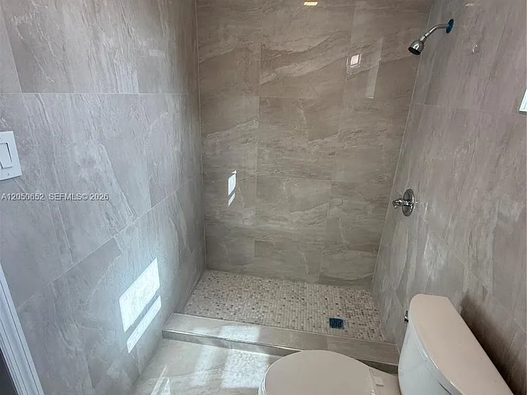 2100 N 52nd Ave — Photo 17
