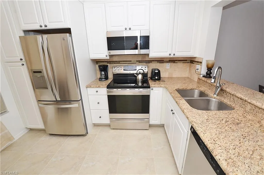 2 bed, 2.5 bath, 1150 sqft, $3,850 — Photo 2