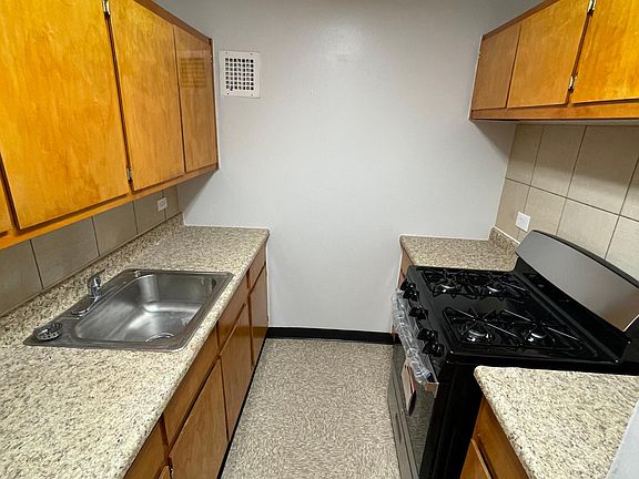 4th image of 740 E 178th St APT 4C
