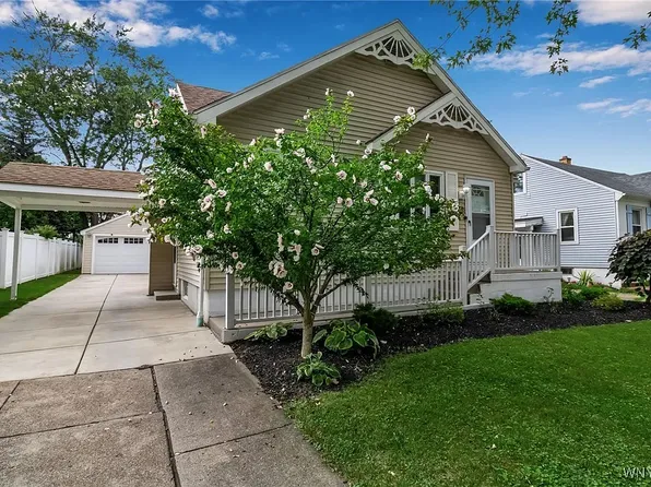 157 Royal Pkwy W, Williamsville, NY 14221