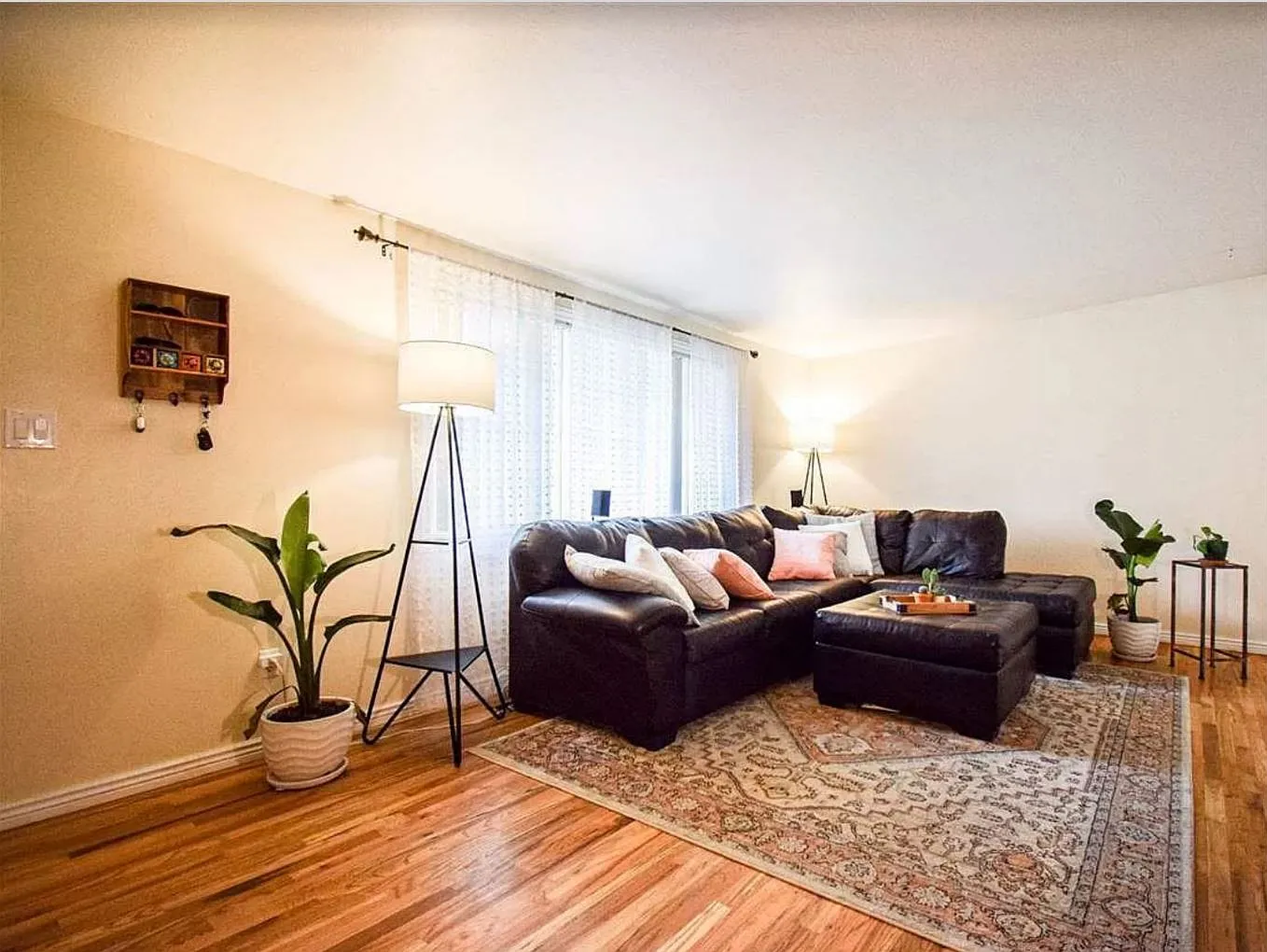 5 bed, 2430 sqft, $1,995 — Photo 4