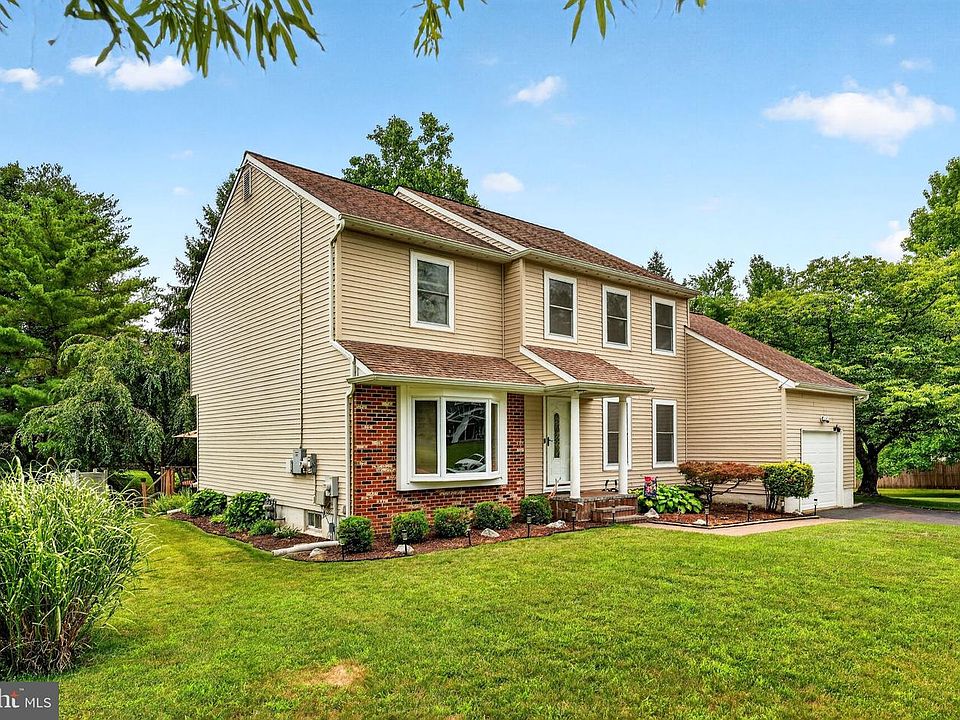 1st image of 69 Willis Dr