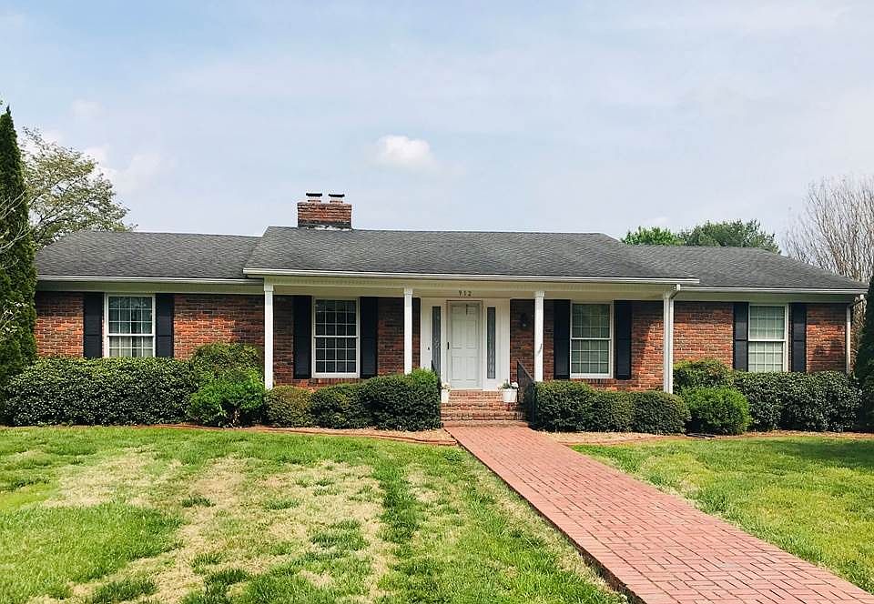 1st image of 912 Hampton Ct