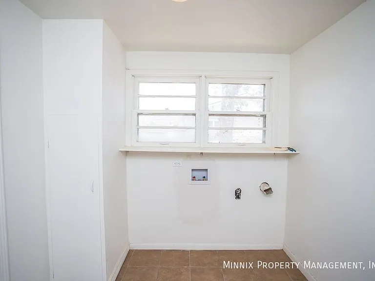 502 2nd Pl — Photo 6