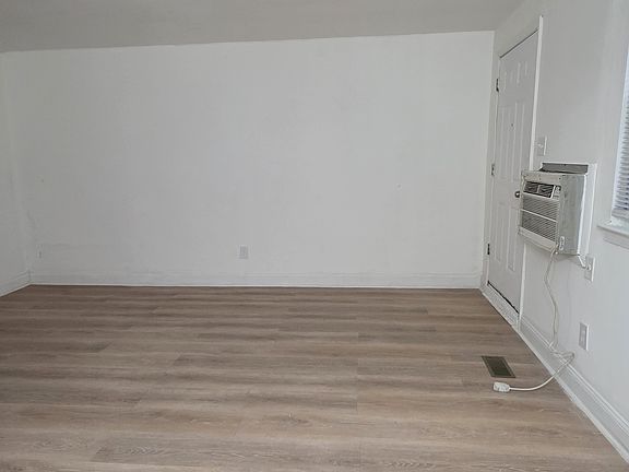4th image of 10048 Jeanes St Floor 1