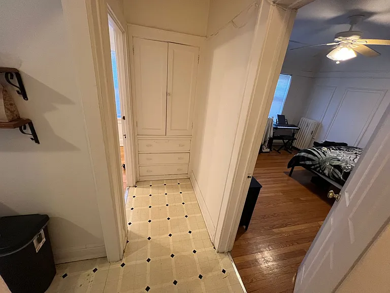 Newport Manor — Photo 42