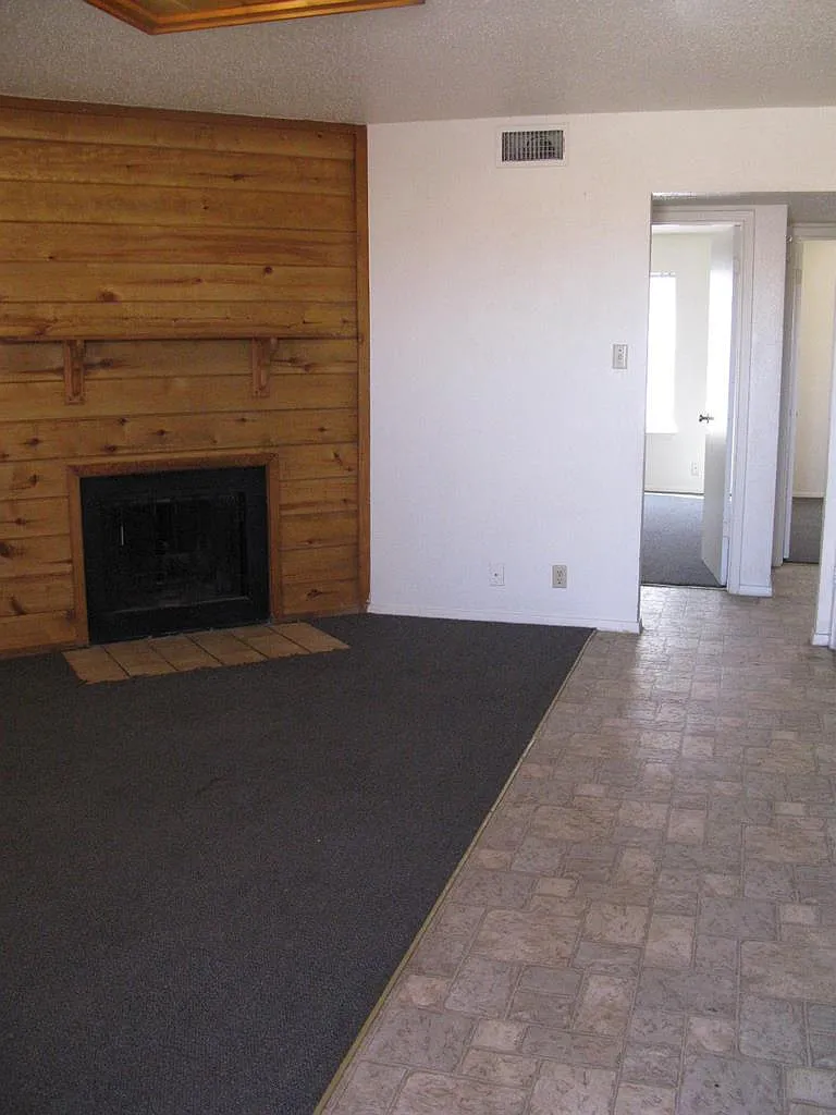 2 bed, 1.0 bath, 831 sqft, $900 — Photo 3