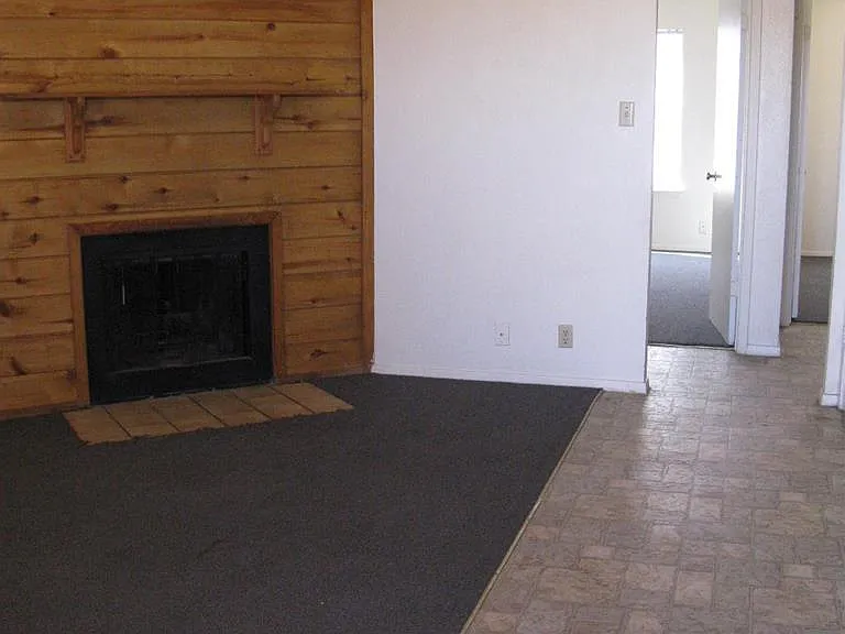 410 SE 6th St — Photo 3