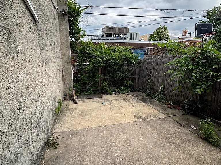 922 W Lombard St — Photo 14