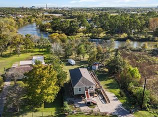 9810 Oak Leaf St, Baytown, TX 77521