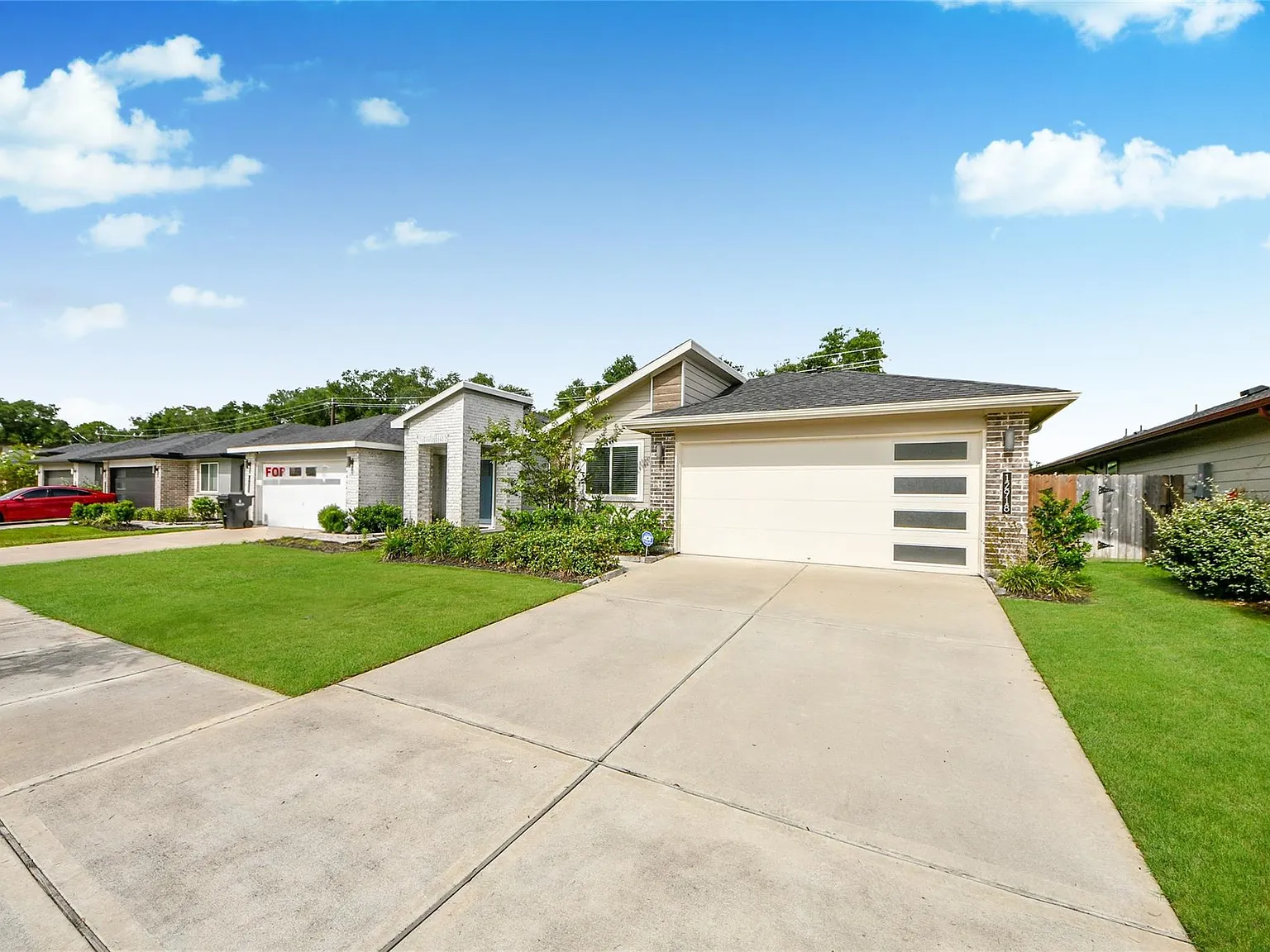3 bed, 2.0 bath, 1692 sqft, $2,450 — Photo 3