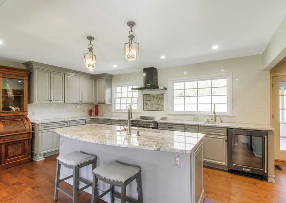 1st image of 1008 Manley Ln E
